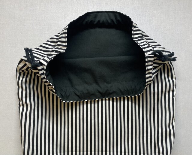 大きめ巾着袋【黒白ストライプ】 | iichi 日々の暮らしを心地よくする
