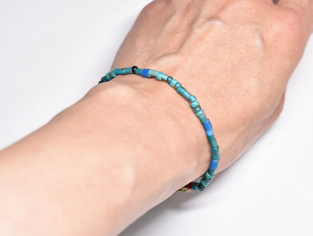 多彩ブルーアンティークホワイトハーツ＆シェブロンビーズの