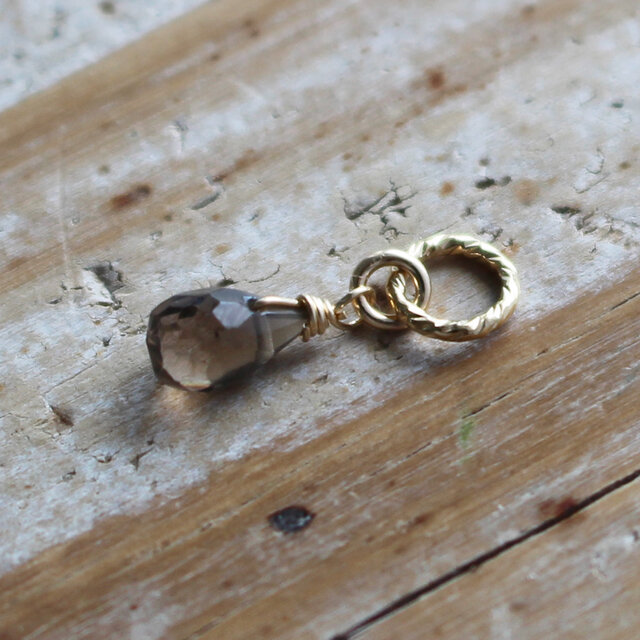 ✨洗練された印象のブラウン✨ スモーキークォーツ＜ドロップ・ミニ＞のチャーム（K14GF）
