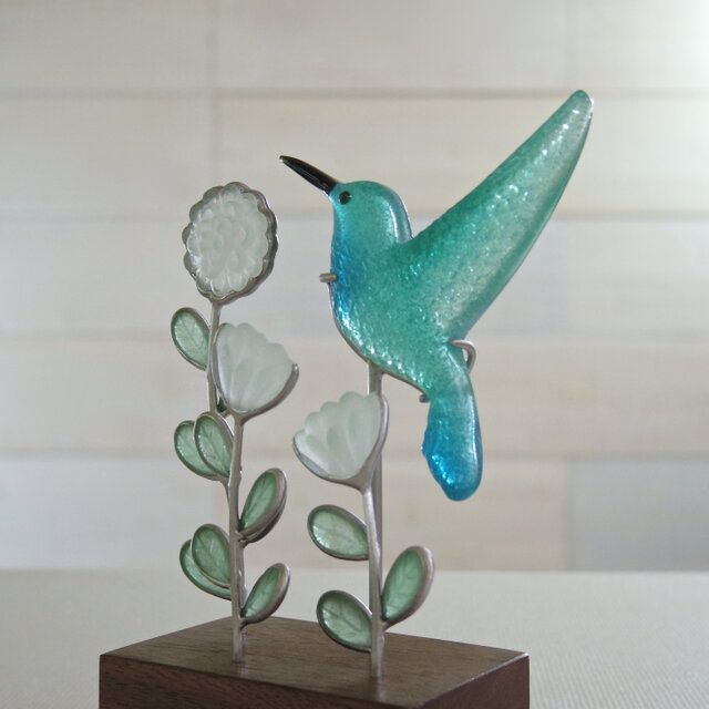 C'est La Vie 花と鳥のガラス装飾品　ガラスバロンブルーハチドリと花 ハチドリと花のオブジェ | iichi 日々の暮らしを心地よくする