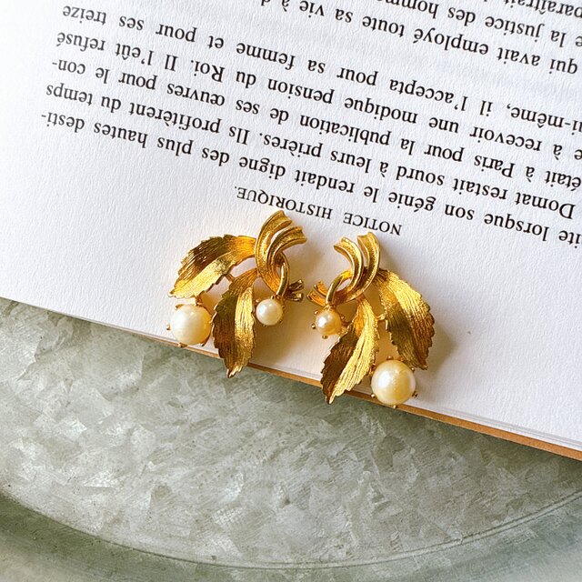 YL6-【 Lisner 】リスナー・ヴィンテージイヤリング Gold Tone Faux Pearl Botanical