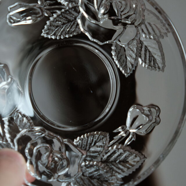 アンティークガラス　ブラックバンドエナメルローズ　花柄　ヴィンテージ　大皿 アンティークガラス ブラックバンドエナメルローズ 花柄 ヴィンテージ