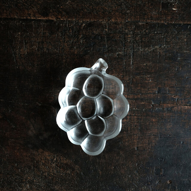 葡萄の形状◆曇りガラス小皿　昭和レトロ　器　丁寧な暮らし。フルーツ　昭和後期