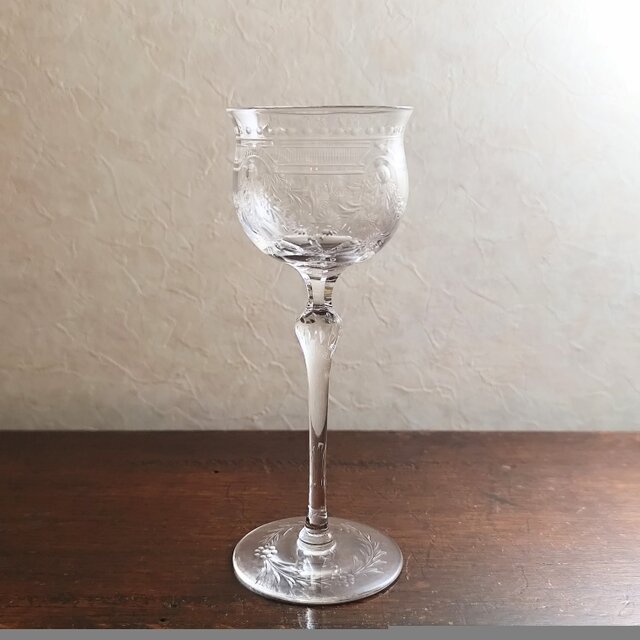 アンティーク　上品な花ガーランドの小さめなワイングラス　高15.8㎝　【YG108】