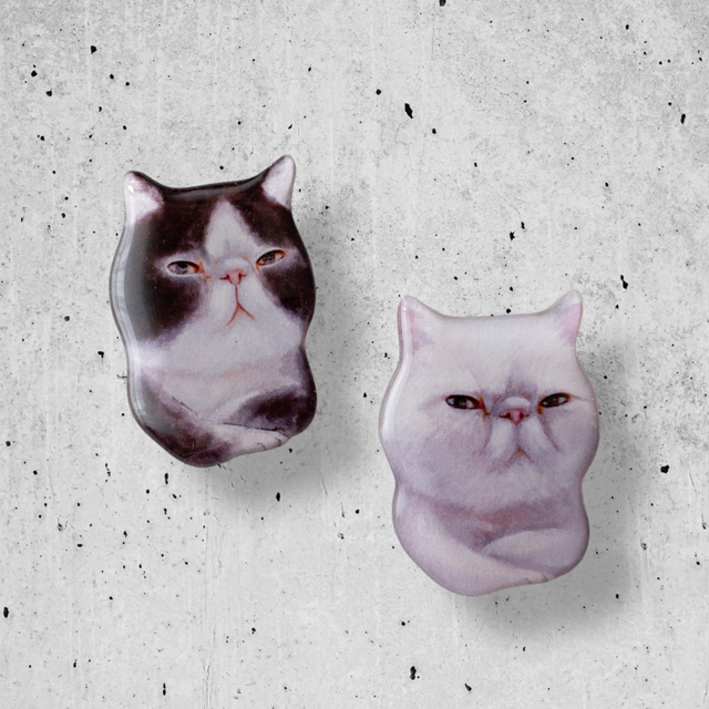 ネコ親方のブローチ(シロ/ハチクロ)