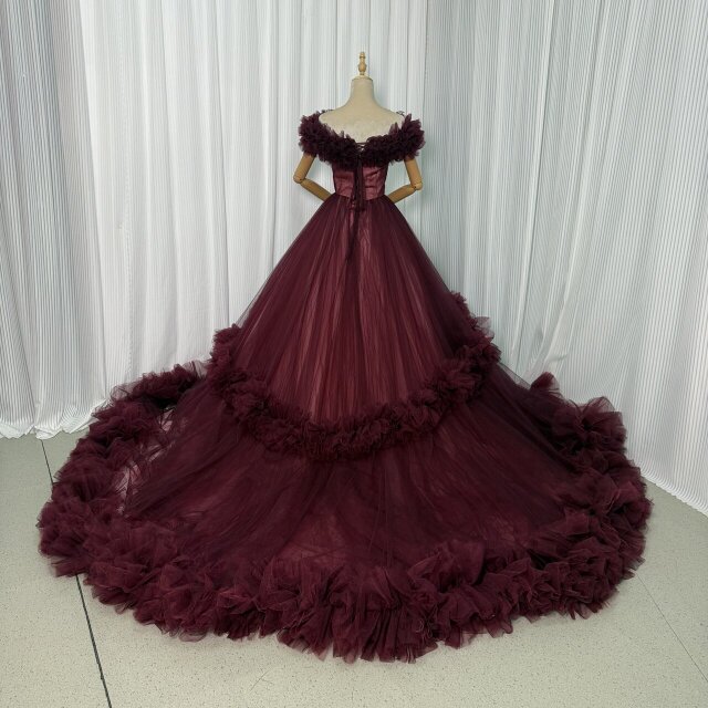 美品　カラードレス　ウェディング オフショルダー ボルドー カラードレス ボルドー色 オフショルダー デザイン感 光沢サテン