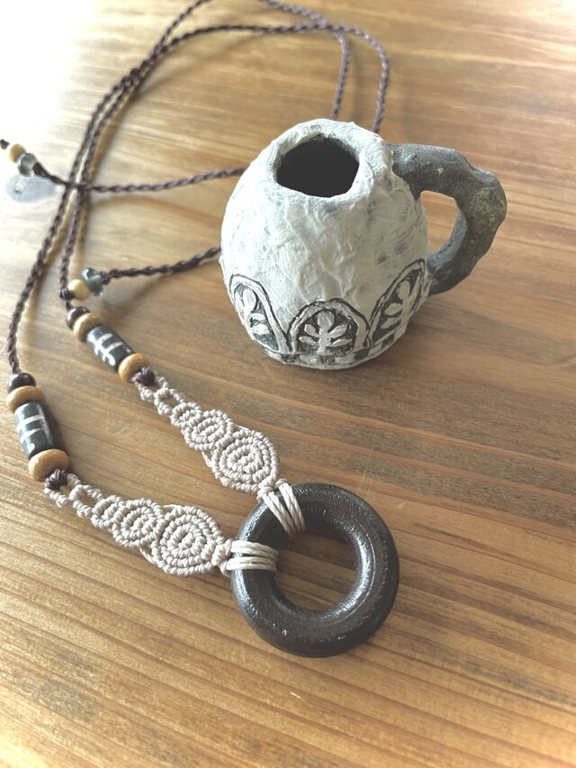 茶色の輪っかマクラメネックレス