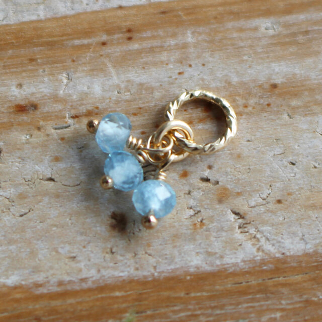 ✨3月誕生石✨ アクアマリン＜3粒＞のチャーム（K14GF）