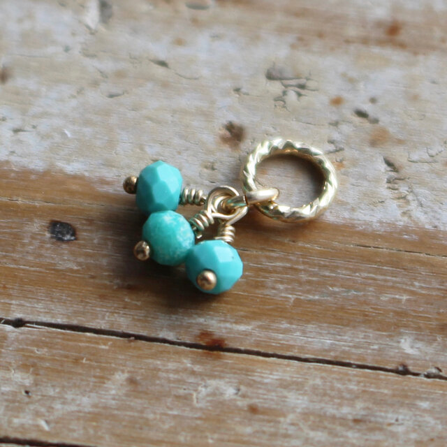 ✨12月誕生石✨ キングマンターコイズ＜3粒＞のチャーム（K14GF）