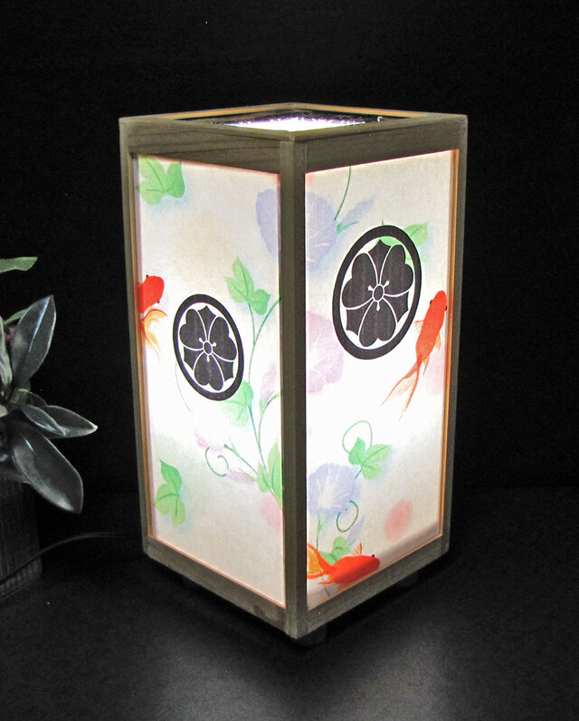 ◆家紋の宿り木=「丸に剣片喰」／美を高めるラミネート／LED昼白色･桧枠造・フイルム加工・軽量／至福の灯火!!