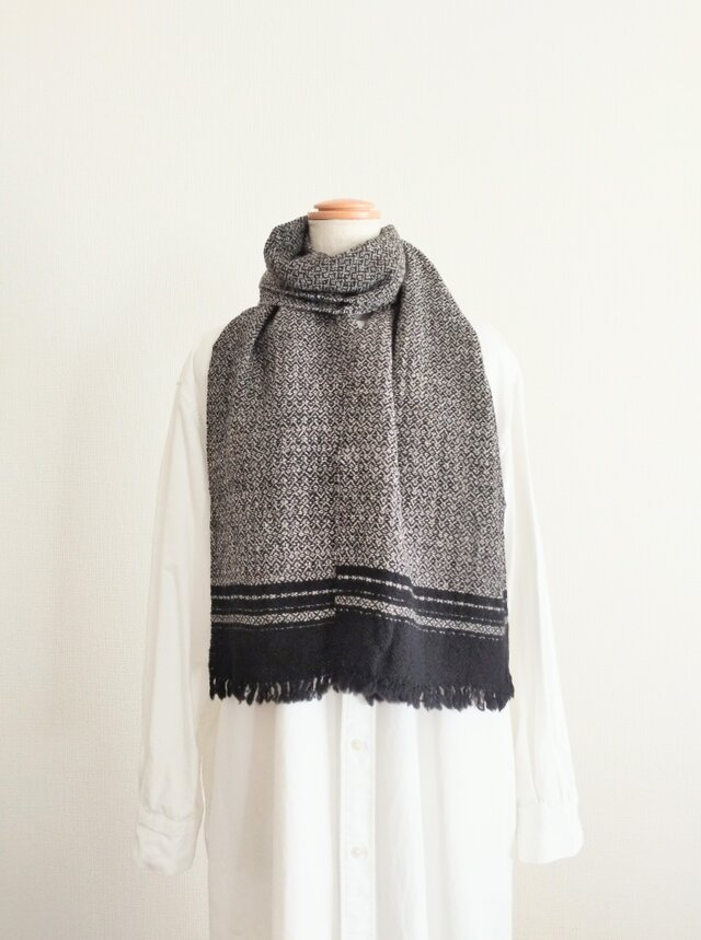 冬の山並み柄マフラー