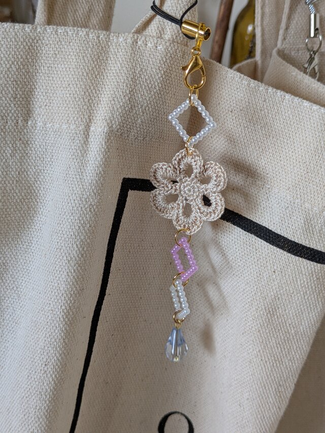 お花キラキラストラップ