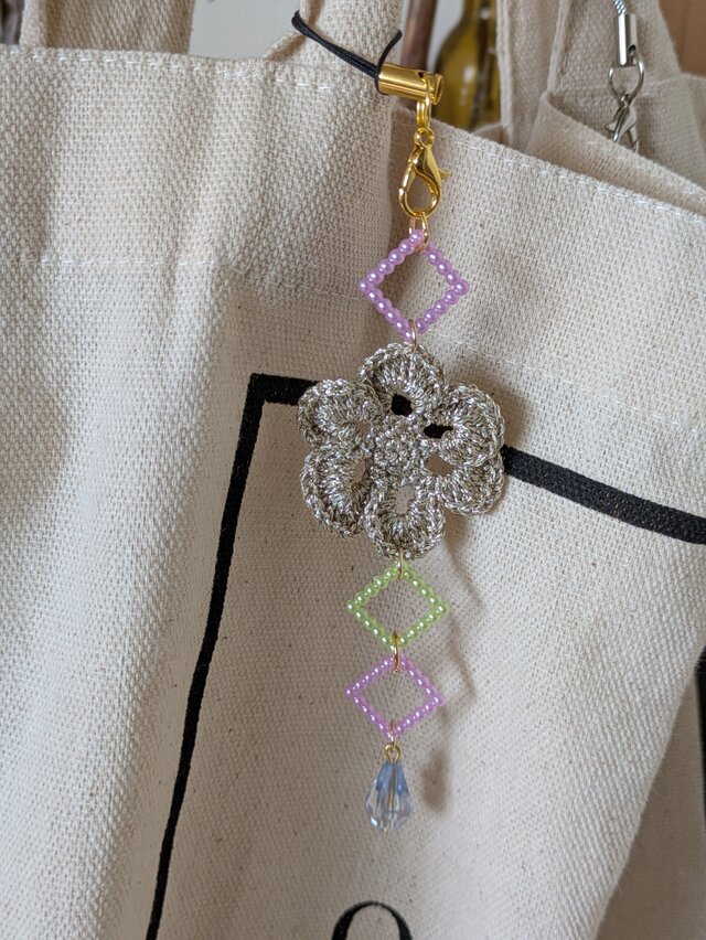 お花キラキラストラップ