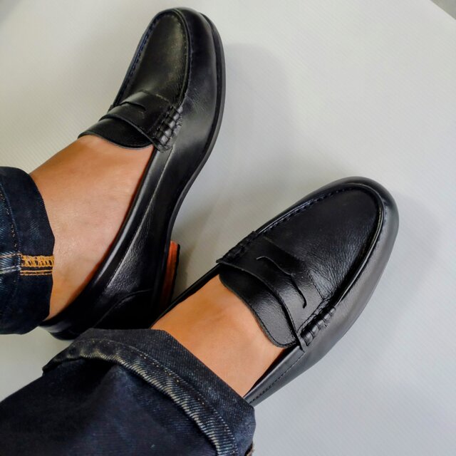 BALLY （未使用）黒 レザー ローファー【26.5】
