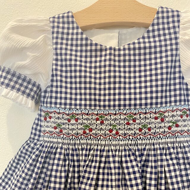 後ろリボン＊さくらんぼ刺繍のスモッキングワンピース 3歳サイズ 95cm
