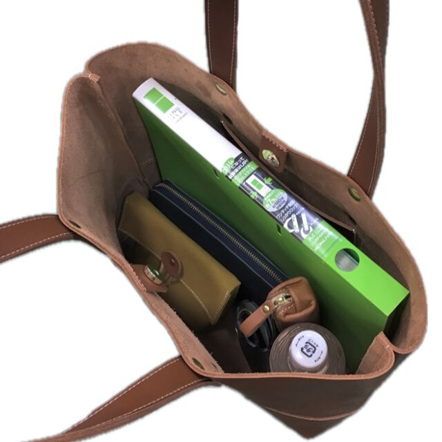 レザートートバッグL（ハンドメイド／A4・PC収納可／肩掛け） | iichi