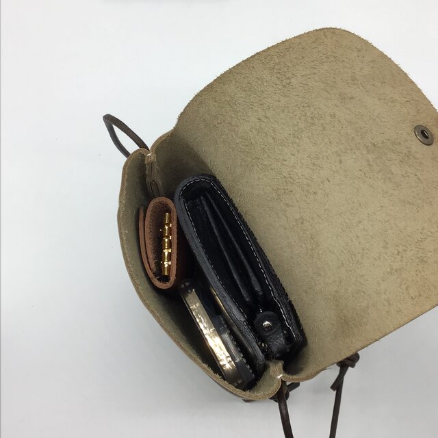 レザー縦長フラップポシェット（ハンドメイド／コンパクト／長財布