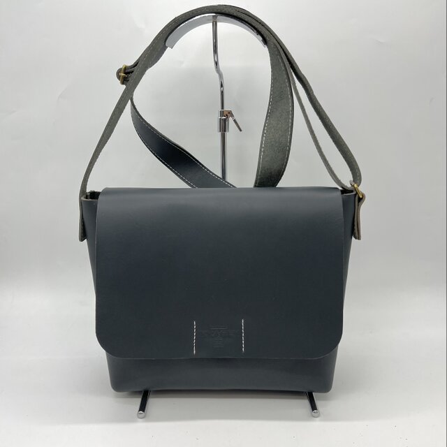 レザーフラップショルダーバッグM（ハンドメイド／A5収納可