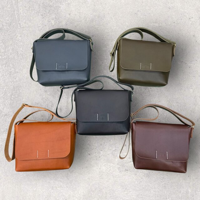 【新色追加】レザーフラップショルダーバッグM（ハンドメイド／A5収納可／マグネットボタン／幅広ストラップ）