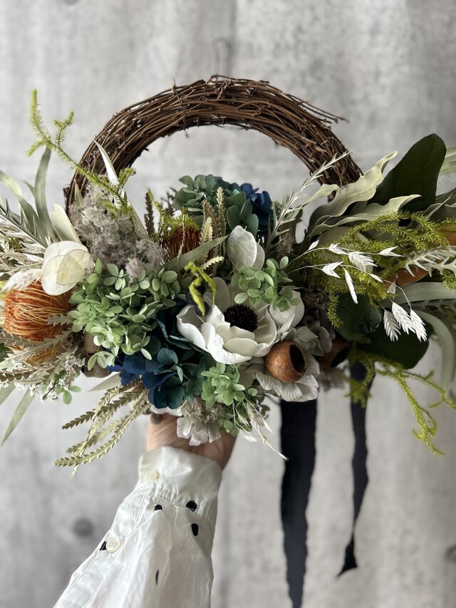 W25052 ワイルドフラワーとアジサイ3種のボリュームリース