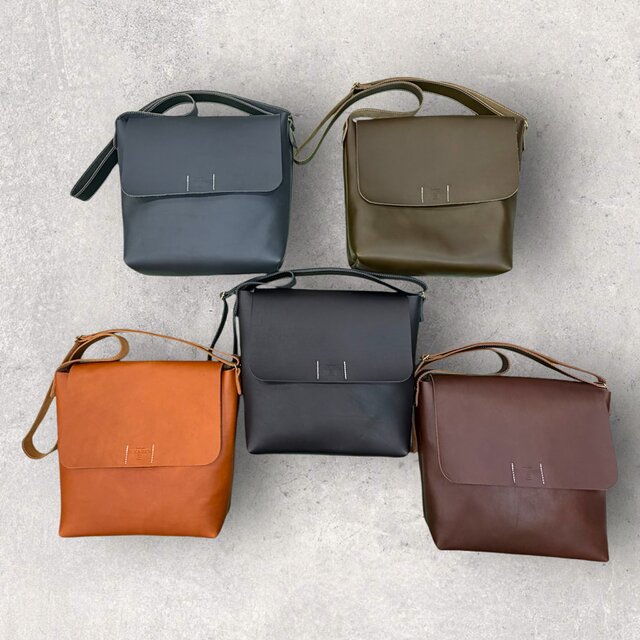 【新色追加】レザーフラップショルダーバッグL（ハンドメイド／大容量／マグネットボタン／幅広ストラップ）