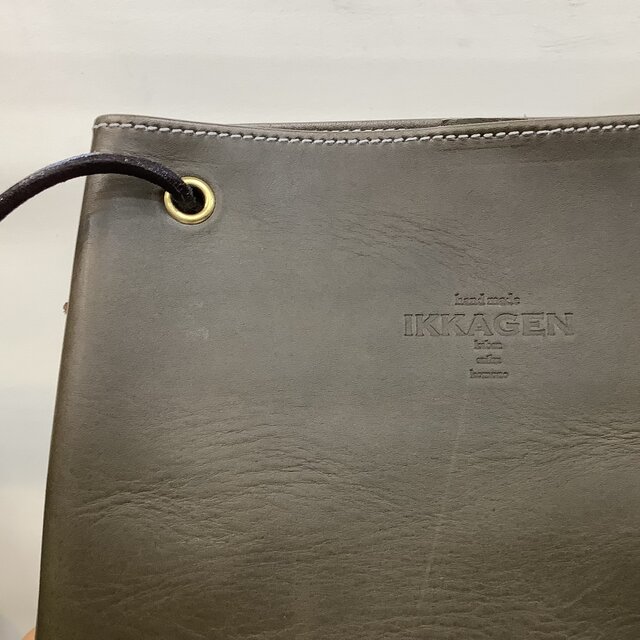 レザースクエアショルダーバッグ（ハンドメイド／ボックス型／底板付