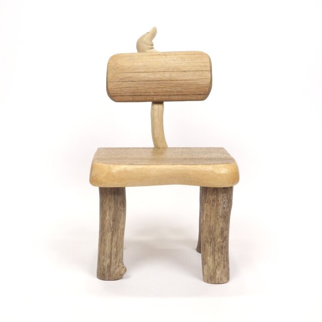 ハンドメイド 木製 流木の椅子　おまけ付き 温泉流木】遊び心ある背もたれの椅子型流木飾り台 スタンド 木製 流木