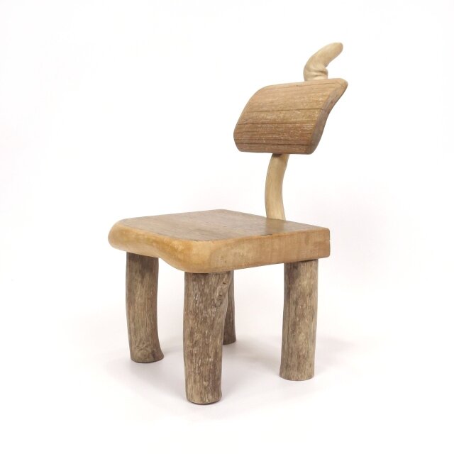 ハンドメイド 木製 流木の椅子 温泉流木】遊び心ある背もたれの椅子型流木飾り台 スタンド 木製 流木