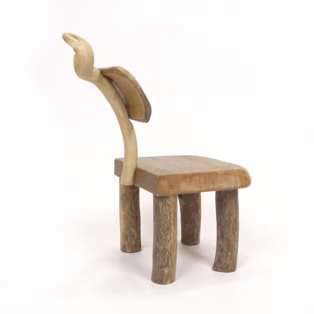 温泉流木】遊び心ある背もたれの椅子型流木飾り台 スタンド 木製 流木