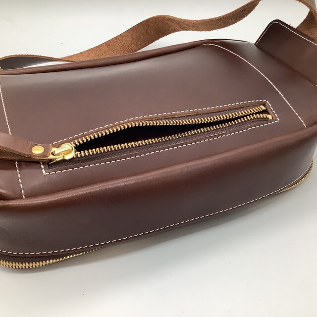 レザーボディバッグ（ハンドメイド／ラウンド型／幅広ストラップ