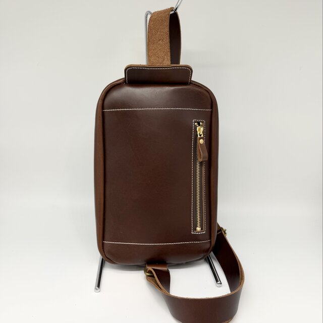 レザーボディバッグ（ハンドメイド／ラウンド型／幅広ストラップ