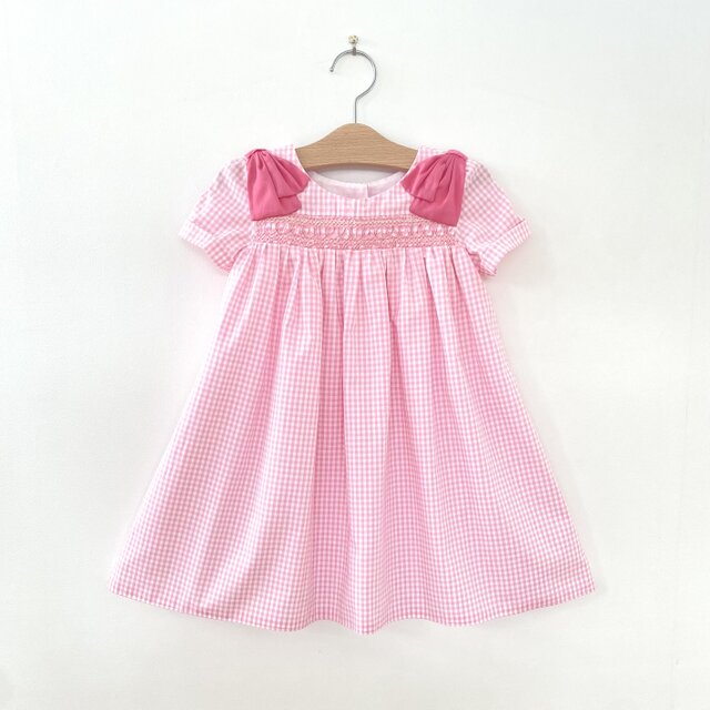 【特別価格】肩リボン×ピンクギンガムのスモッキングワンピース　綿　半袖　刺繍　チェック　裏地　訳あり　5歳サイズ　110cm