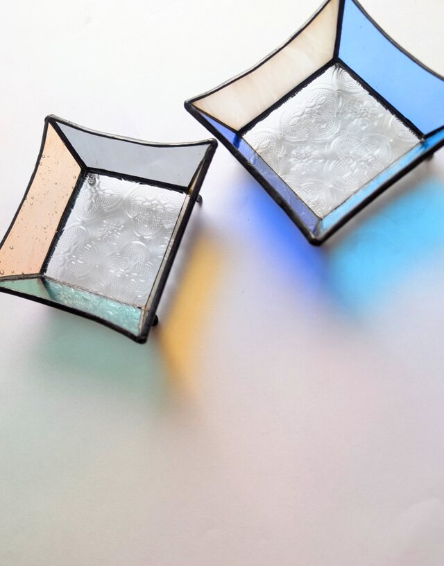 A.ブルー レトロ ガラス トレイ ステンドグラス 【サリュ】 | iichi