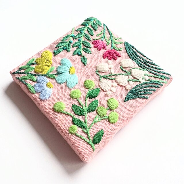 草花の刺繍パネル(botanical）#377 | iichi 日々の暮らしを心地よく