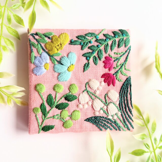 草花の刺繍パネル(botanical）#377 | iichi 日々の暮らしを心地よく