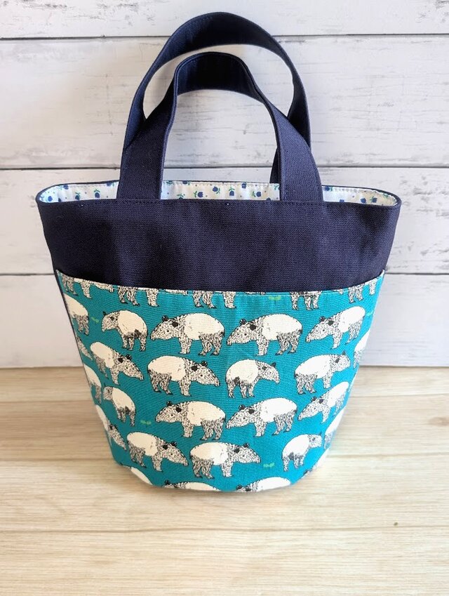 バクさんの大きなポケットが便利なバケツトート