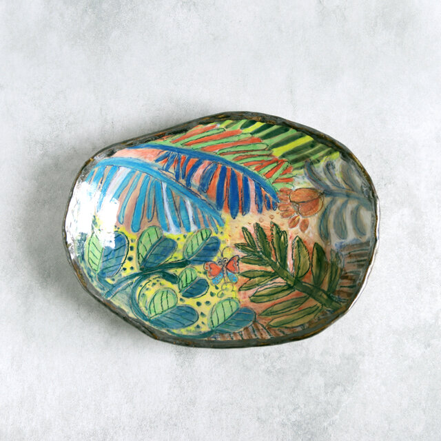 様々な色模様の葉と蝶の陶器変形ボウル