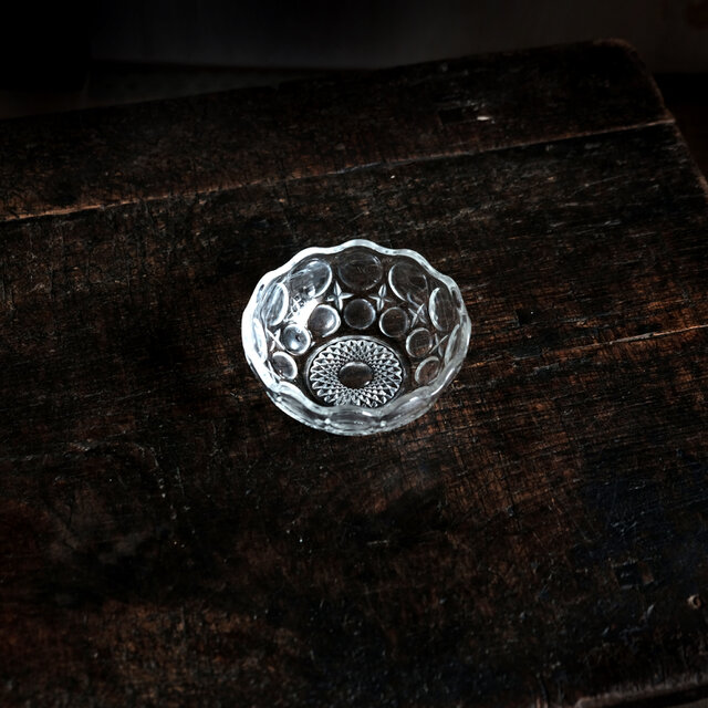 丸とクルス◆素敵な形状。プレスガラス波縁小鉢　古民家　古道具　暮らしに。昭和後期