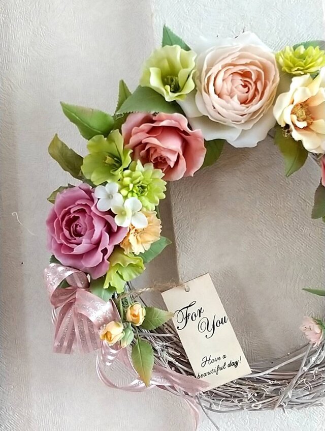 ☆粘土の花[薔薇のリース]☆ | iichi 日々の暮らしを心地よくする