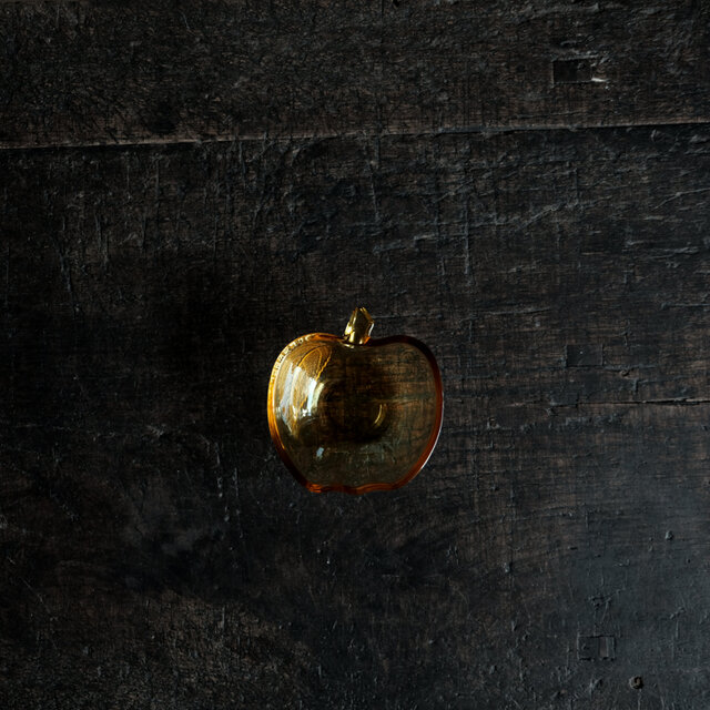 林檎の形状◆琥珀色で素敵。アンバーガラス小鉢　丁寧な暮らしに。古民家　昭和後期