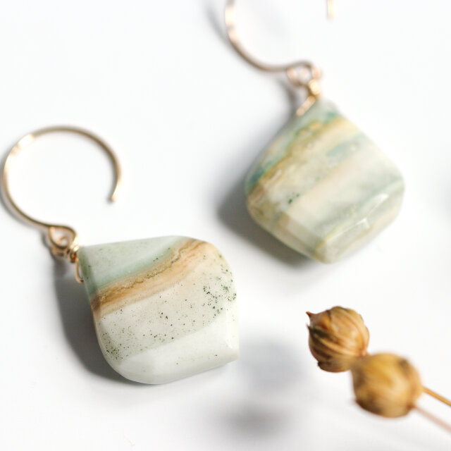 14kgf｜ナチュラルな色に惹かれて｜オパールのシンプルピアス