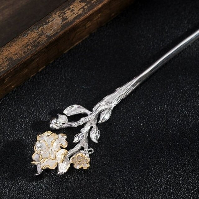 椿のかんざし - 和と洋のスタイルに馴染む優雅なデザイン K172 | iichi