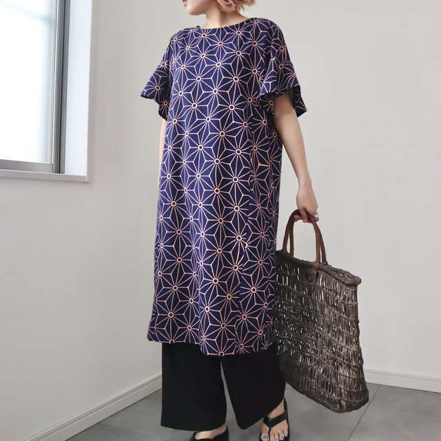 30%off○浴衣のフレア袖ワンピース（麻の葉文様・M） 着物