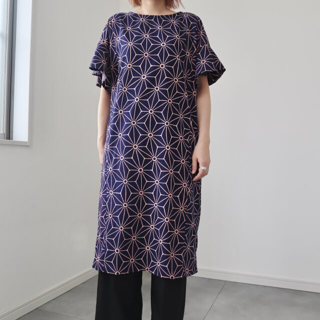 30%off○浴衣のフレア袖ワンピース（麻の葉文様・M） 着物