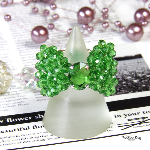 大きめリボンモチーフリング（ジルコン/カットガラスビーズリング）《ビーズアクセサリー》