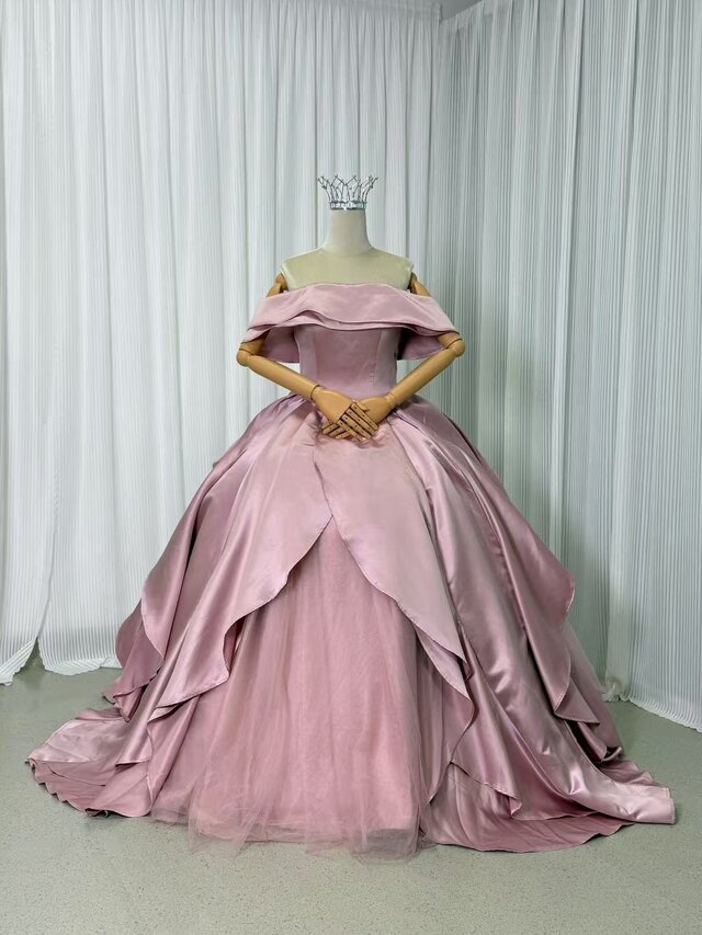 カラードレス ピンク オフショルダー プリンセスライン ラッフルフリル デザイン感 可愛い 花嫁