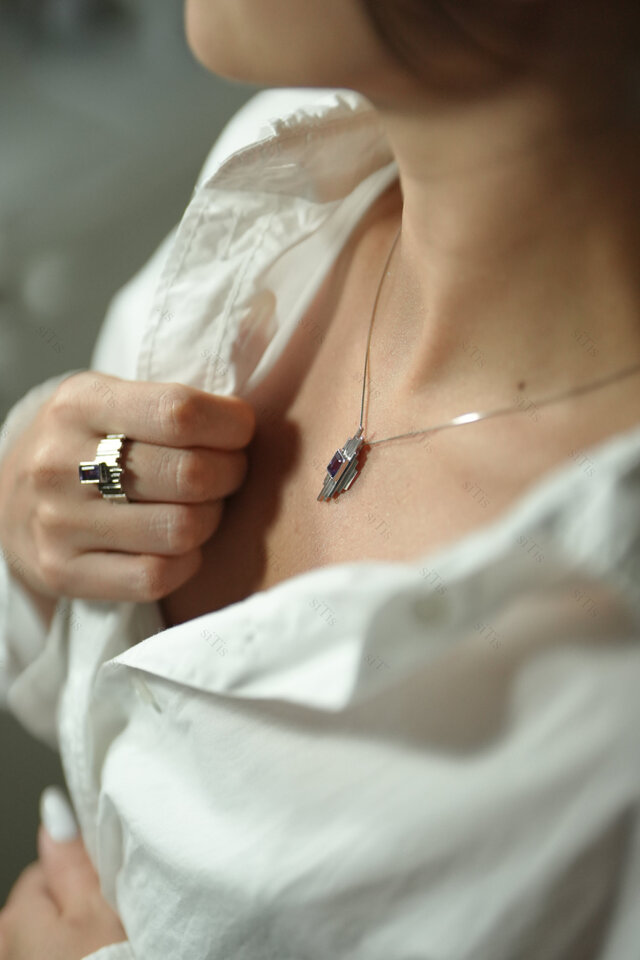 ハンドメイドのシルバーペンダント  Skalisto Up アメジスト 5x7mm