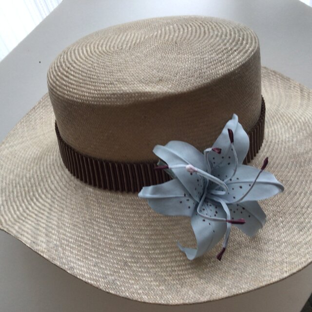 ブルーグレーの百合