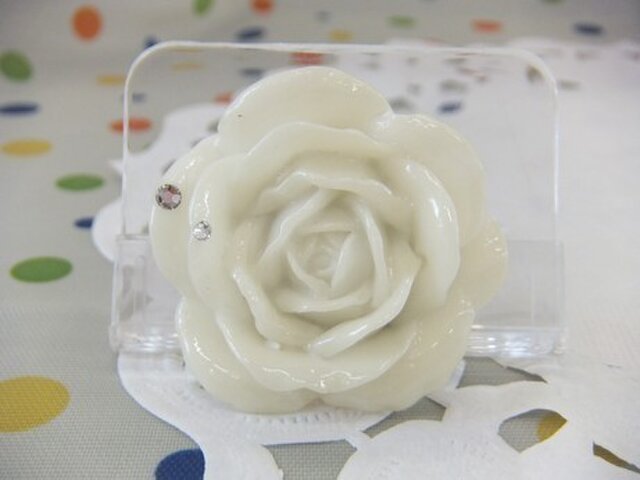 白バラのブローチの画像1枚目