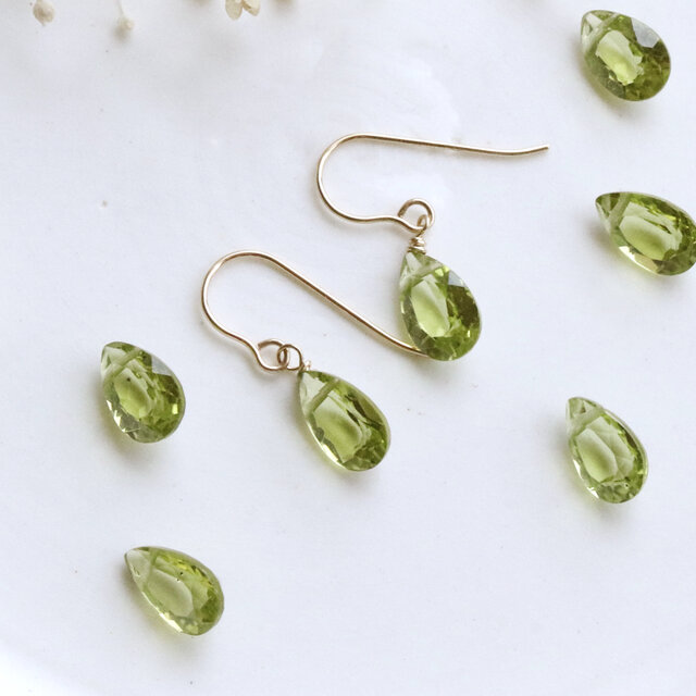 宝石質 ペリドットのピアス（イヤリング）--Olive green